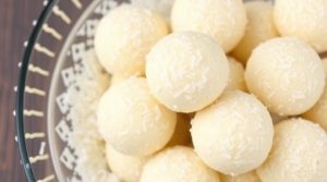 Рецепт десерта “Кокосовые шарики”: пошаговая инструкция