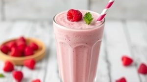 Рецепт молочного коктейля с малиной