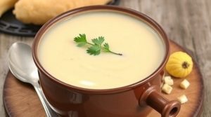 Пошаговый рецепт крем-супа из цветной капусты с сыром.