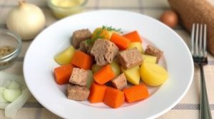 Тушеная свинина с морковью и картофелем: пошаговый рецепт.