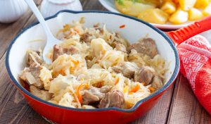 Свинина с квашеной капустой и картофелем: пошаговый рецепт.