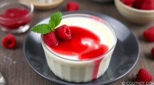 Как приготовить “Панна котту” с малиновым соусом: пошаговая инструкция.