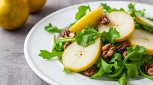 Салат с рукколой и грушей: легкость и изысканность.