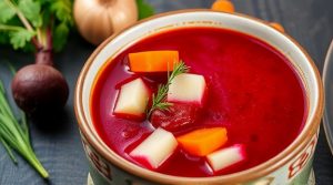 Пошаговый рецепт супа из свеклы с картошкой и укропом.