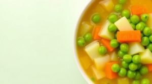Пошаговый рецепт супа с картошкой, морковью и горошком.