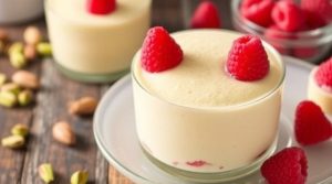 Пошаговый рецепт “Фисташкового мусса” с малиной.