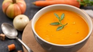 Пошаговый рецепт супа с морковью и яблоками.