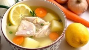 Пошаговый рецепт рыбного супа с картофелем и лимоном.