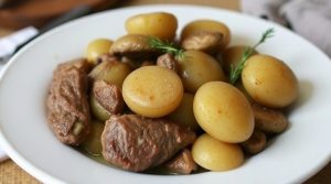 Говядина с картофелем и грибами в духовке: пошаговое руководство.