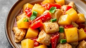 Курица с ананасами в сладком соусе: пошаговое руководство.
