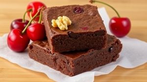 Как сделать “Брауни” с вишней и орехами: пошаговая инструкция.