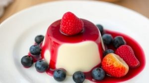 Пошаговый рецепт “Ванильного паннакотты” с ягодным соусом.