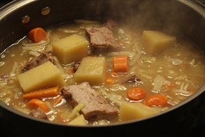 Пошаговый рецепт супа с квашеной капустой и мясом.