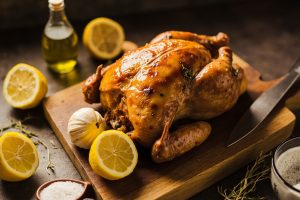 Курица, запеченная с лимоном и чесноком: пошаговый рецепт.