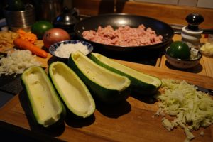 Фаршированные цукини мясом и рисом: пошаговый рецепт.