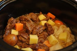 Говядина с картошкой и луком в мультиварке: пошаговый рецепт.