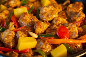 Курица с перцем и ананасами в соусе: пошаговый рецепт.