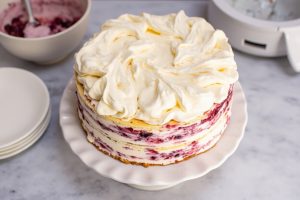 Как приготовить Пирожные с ягодным муссом и меренгой: пошаговая инструкция.