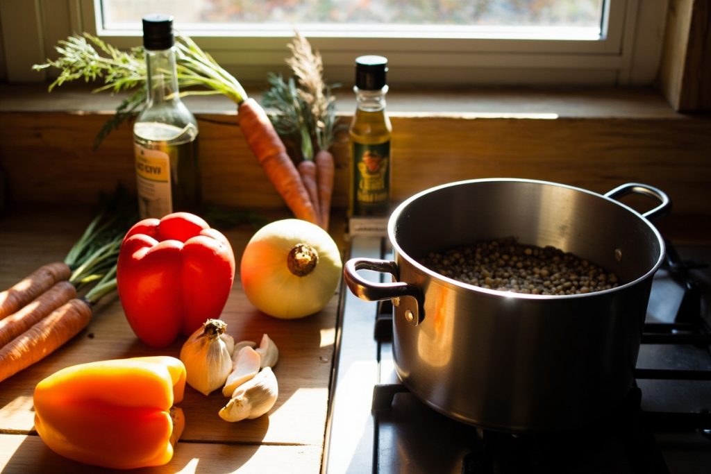 Пошаговый рецепт супа с чечевицей и сладким перцем.