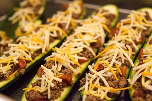 Фаршированные кабачки мясом и овощами: пошаговое руководство.