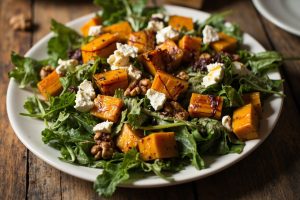 Пошаговый рецепт салата с тыквой и козьим сыром.