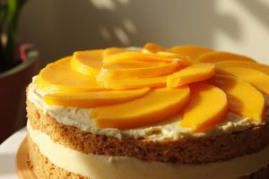 Пошаговый рецепт Торта с манго и заварным кремом.