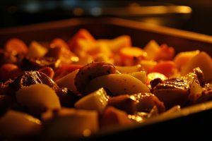 Свинина с картофелем и морковью в духовке: пошаговый рецепт.