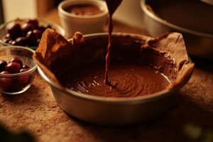 Как сделать Шоколадный кекс с вишневой начинкой: пошаговая инструкция.