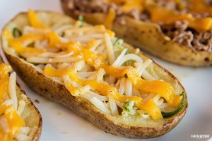 Запеченные картофельные лодочки с фаршем: пошаговое руководство.