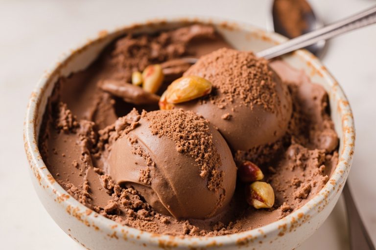 Как сделать Шоколадное мороженое с орехами: пошаговая инструкция.