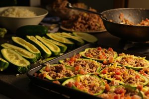 Запеченные кабачки с мясом и рисом: пошаговый рецепт.