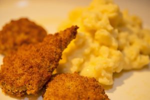 Куриные котлеты с картофельным пюре: пошаговый рецепт.