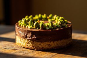 Как сделать Шоколадный чизкейк с фисташками: пошаговая инструкция.