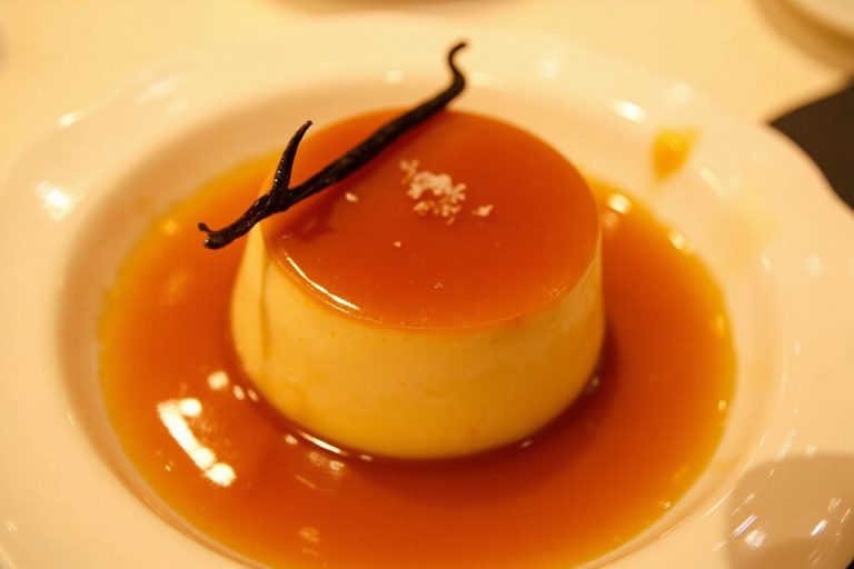 Пошаговый рецепт Крем-карамели с ванилью и морской солью.