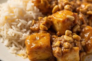 Курица с ореховым соусом и рисом: пошаговый рецепт.