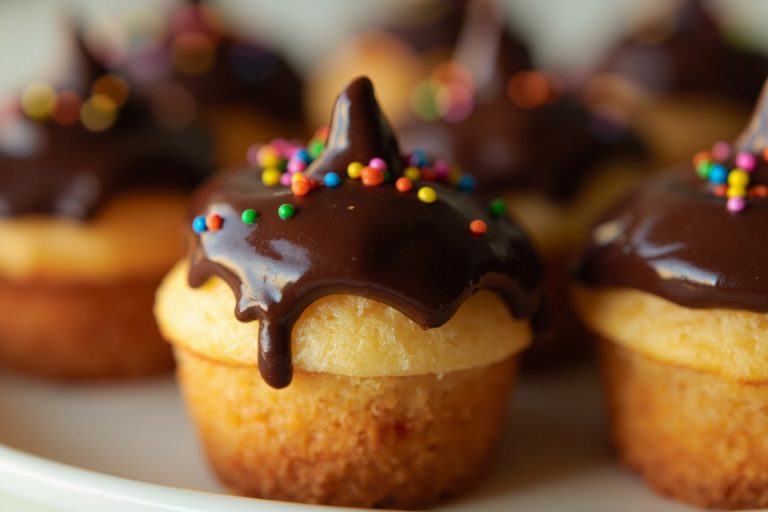 Кексы с шоколадной глазурью и sprinkles: пошаговый рецепт и советы по оформлению