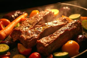 Телятина с овощами и лимонным соком в аэрогриле